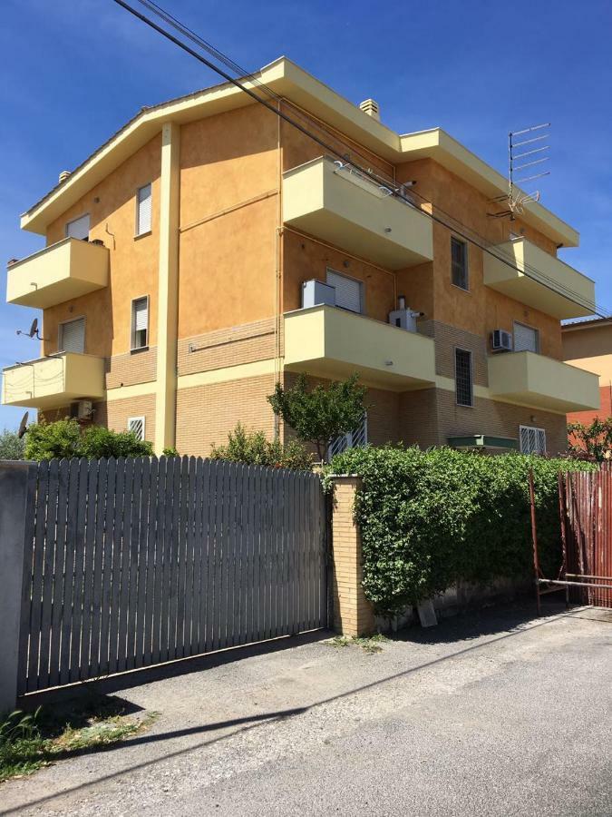 Bb Smallville Fiumicino Bagian luar foto